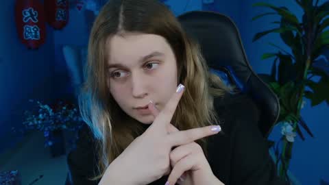 Snapshot of fioramarmoris chatting on 12/27/24, 02:33 fiora online show from 12/27/24, 02:33