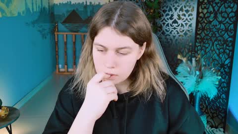 Snapshot of fioramarmoris chatting on 12/30/24, 05:15 fiora online show from 12/30/24, 05:15