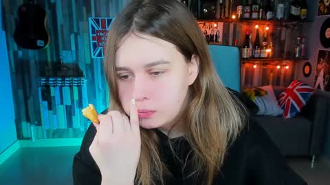 Snapshot of fioramarmoris chatting on 01/18/25, 06:03 fiora online show from 01/18/25, 06:03