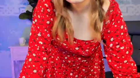 Snapshot of fioramarmoris chatting on 09/18/25, 04:20 fiora online show from 09/18/25, 04:20