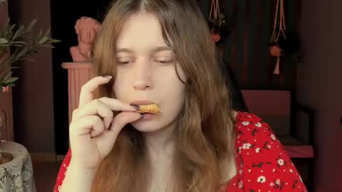 Snapshot of fioramarmoris chatting on 11/04/25, 05:28 fiora online show from 11/04/25, 05:28