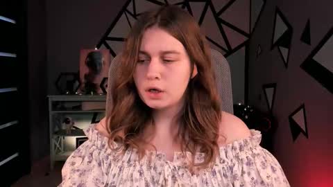 Snapshot of fioramarmoris chatting on 11/14/25, 01:43 fiora online show from 11/14/25, 01:43