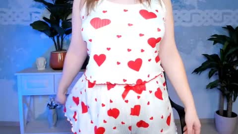 Snapshot of fioramarmoris chatting on 11/22/25, 02:27 fiora online show from 11/22/25, 02:27