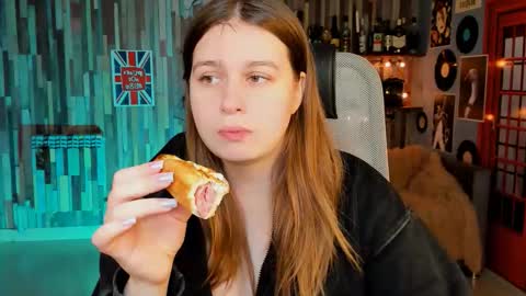 Snapshot of fioramarmoris chatting on 01/18/26, 07:01 fiora online show from 01/18/26, 07:01