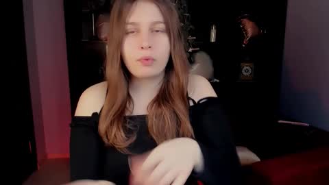 Snapshot of fioramarmoris chatting on 02/18/26, 05:25 fiora online show from 02/18/26, 05:25