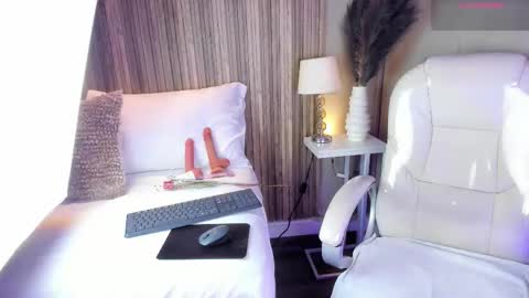 Fiorela online show from 02/15/26, 04:09