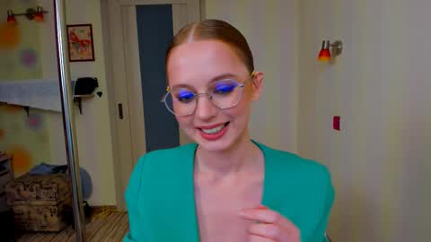 fire_luna online show from 10/21/25, 01:12