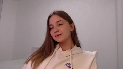 fireflies_fly_ online show from 09/14/25, 07:46