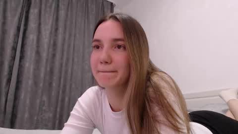 fireflies_fly_ online show from 11/24/25, 09:03