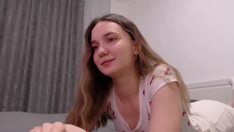 fireflies_fly_ online show from 01/12/26, 06:46