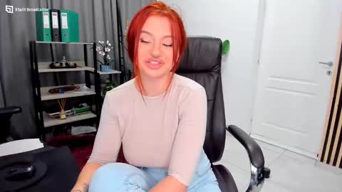 Snapshot of fireflowers_ chatting on 02/12/25, 01:19 Kallisy online show from 02/12/25, 01:19