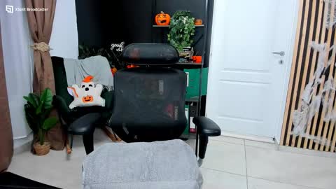 Snapshot of fireflowers_ chatting on 10/29/25, 10:33 Kallisy online show from 10/29/25, 10:33