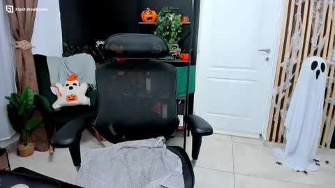 Kallisy online show from 10/31/25, 10:11