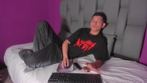 Snapshot of fireguy_99 chatting on 12/22/25, 08:39 Nicolas online show from 12/22/25, 08:39