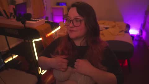 Snapshot of fireproofcuriousity chatting on 03/05/26, 06:09 Lio Roxy online show from 03/05/26, 06:09