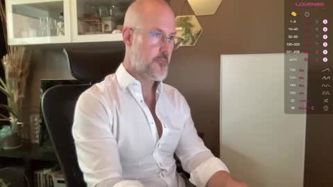 Snapshot of fit_rubinho chatting on 10/16/25, 07:42 Rubn online show from 10/16/25, 07:42