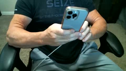 fitguy40 online show from 11/28/25, 07:16