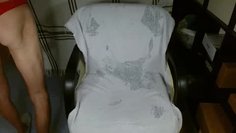 Snapshot of fithotguy90 chatting on 01/18/26, 06:12 Luis online show from 01/18/26, 06:12