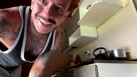 Snapshot of fitnolan chatting on 05/25/26, 12:44 Elias Valencia online show from 05/25/26, 12:44