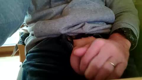 Snapshot of fiveforwilly1 chatting on 10/05/25, 10:13 Markus online show from 10/05/25, 10:13