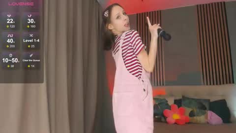 im Linda please give me thumbs up online show from 11/25/25, 10:04