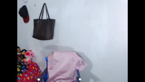 Snapshot of flacats23cm chatting on 02/26/25, 10:20 flats23cm online show from 02/26/25, 10:20