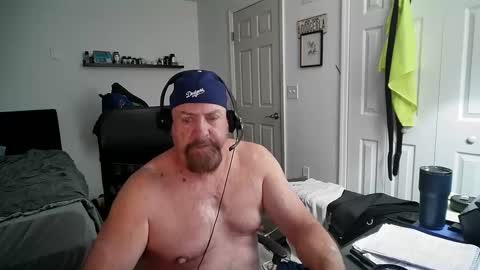 Snapshot of flaguy3233 chatting on 12/15/24, 09:03 Florida guy online show from 12/15/24, 09:03