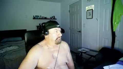 Snapshot of flaguy3233 chatting on 12/21/24, 10:17 Florida guy online show from 12/21/24, 10:17