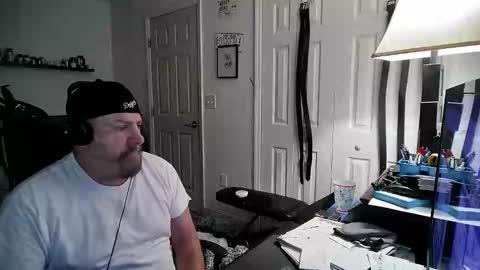 Snapshot of flaguy3233 chatting on 12/27/24, 09:43 Florida guy online show from 12/27/24, 09:43