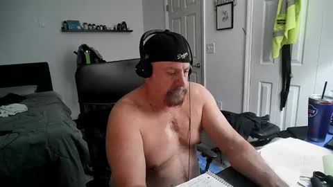 Snapshot of flaguy3233 chatting on 02/05/25, 04:48 Florida guy online show from 02/05/25, 04:48