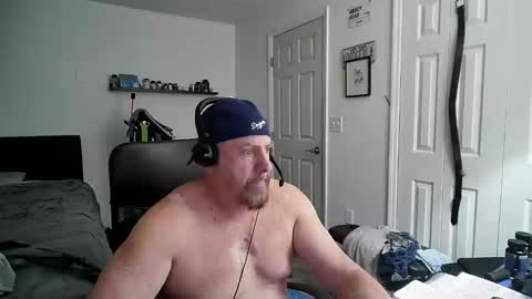 Snapshot of flaguy3233 chatting on 02/08/25, 05:51 Florida guy online show from 02/08/25, 05:51