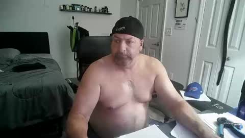 Snapshot of flaguy3233 chatting on 10/01/25, 05:02 Florida guy online show from 10/01/25, 05:02