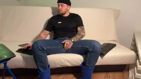 Flamefury18 online show from 04/19/26, 06:02