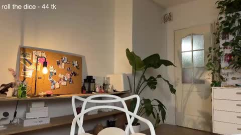 Eva online show from 02/16/25, 05:04