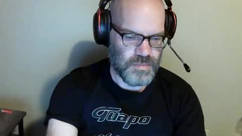 Snapshot of flez85 chatting on 10/26/25, 05:13 Derek online show from 10/26/25, 05:13