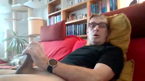 Snapshot of flinx71 chatting on 10/31/25, 07:31 Ralf online show from 10/31/25, 07:31