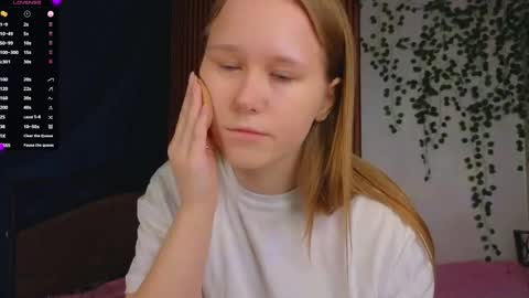 Doloras online show from 04/23/26, 08:11