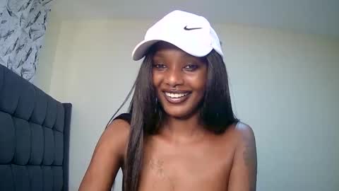 Snapshot of flirtyy_sheery chatting on 12/23/24, 10:10 sheery online show from 12/23/24, 10:10