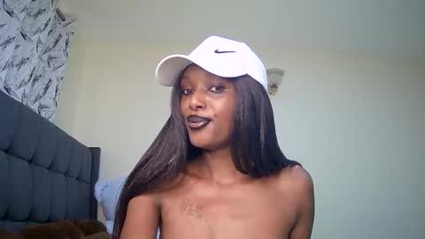 Snapshot of flirtyy_sheery chatting on 12/24/24, 12:33 sheery online show from 12/24/24, 12:33