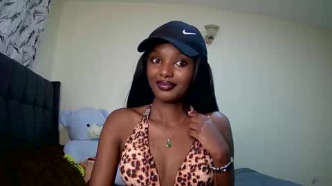 Snapshot of flirtyy_sheery chatting on 01/17/25, 11:38 sheery online show from 01/17/25, 11:38