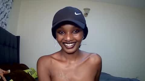 Snapshot of flirtyy_sheery chatting on 01/20/25, 01:00 sheery online show from 01/20/25, 01:00