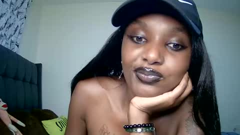 Snapshot of flirtyy_sheery chatting on 01/20/25, 04:01 sheery online show from 01/20/25, 04:01