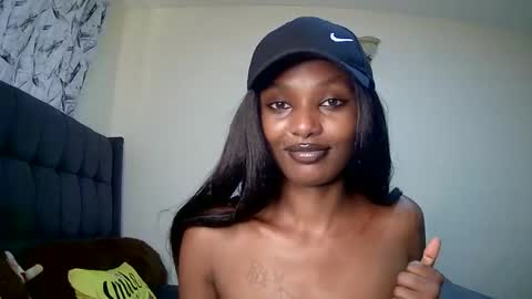 Snapshot of flirtyy_sheery chatting on 01/22/25, 08:18 sheery online show from 01/22/25, 08:18