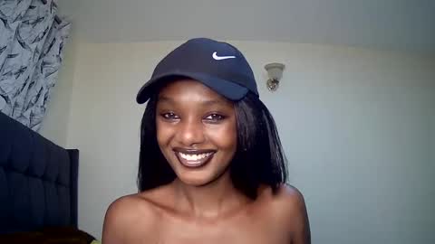 Snapshot of flirtyy_sheery chatting on 01/25/25, 04:13 sheery online show from 01/25/25, 04:13