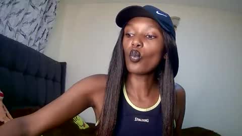 Snapshot of flirtyy_sheery chatting on 01/25/25, 10:51 sheery online show from 01/25/25, 10:51