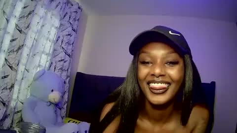 Snapshot of flirtyy_sheery chatting on 02/14/25, 06:12 sheery online show from 02/14/25, 06:12