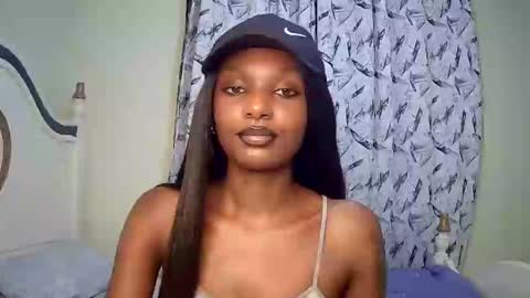 Snapshot of flirtyy_sheery chatting on 03/11/25, 12:00 sheery online show from 03/11/25, 12:00