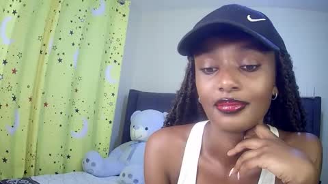 Snapshot of flirtyy_sheery chatting on 10/17/25, 06:16 sheery online show from 10/17/25, 06:16