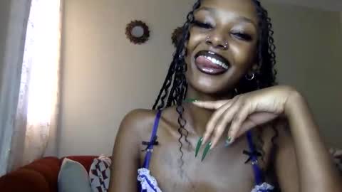 Snapshot of flirtyy_sheery chatting on 05/27/26, 05:15 sheery online show from 05/27/26, 05:15
