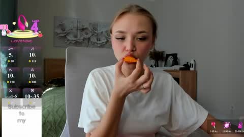 Snapshot of flooora_0 chatting on 05/02/26, 01:54 Mona online show from 05/02/26, 01:54